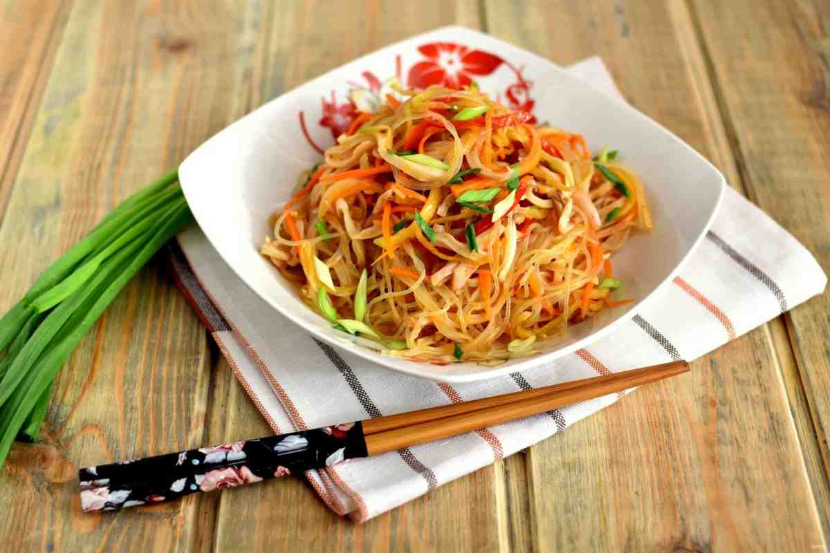 Ázijská sviežosť na tanieri. Ľahký a voňavý šalát k akémukoľvek obedu