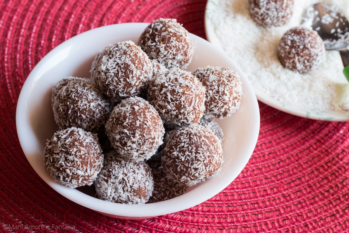 Zmie&scaron;am kondenzovan&eacute; mlieko s kakaom a dostanem pol kila najchutnej&scaron;&iacute;ch cukr&iacute;kov &bdquo;Brigadeiro&ldquo;: m&auml;kk&yacute;ch, čokol&aacute;dov&yacute;ch, lepkav&yacute;ch