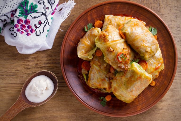 Pripravujem guláš bez mäsa. Obsahuje veľa bielkovín a všetci ho milujú.