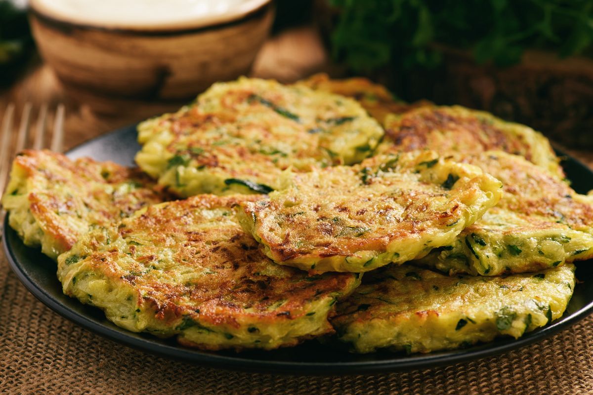 Chutn&yacute; obed alebo pr&iacute;loha k m&auml;sit&yacute;m jedl&aacute;m. Tieto placky sa daj&uacute; pripraviť za p&aacute;r min&uacute;t.