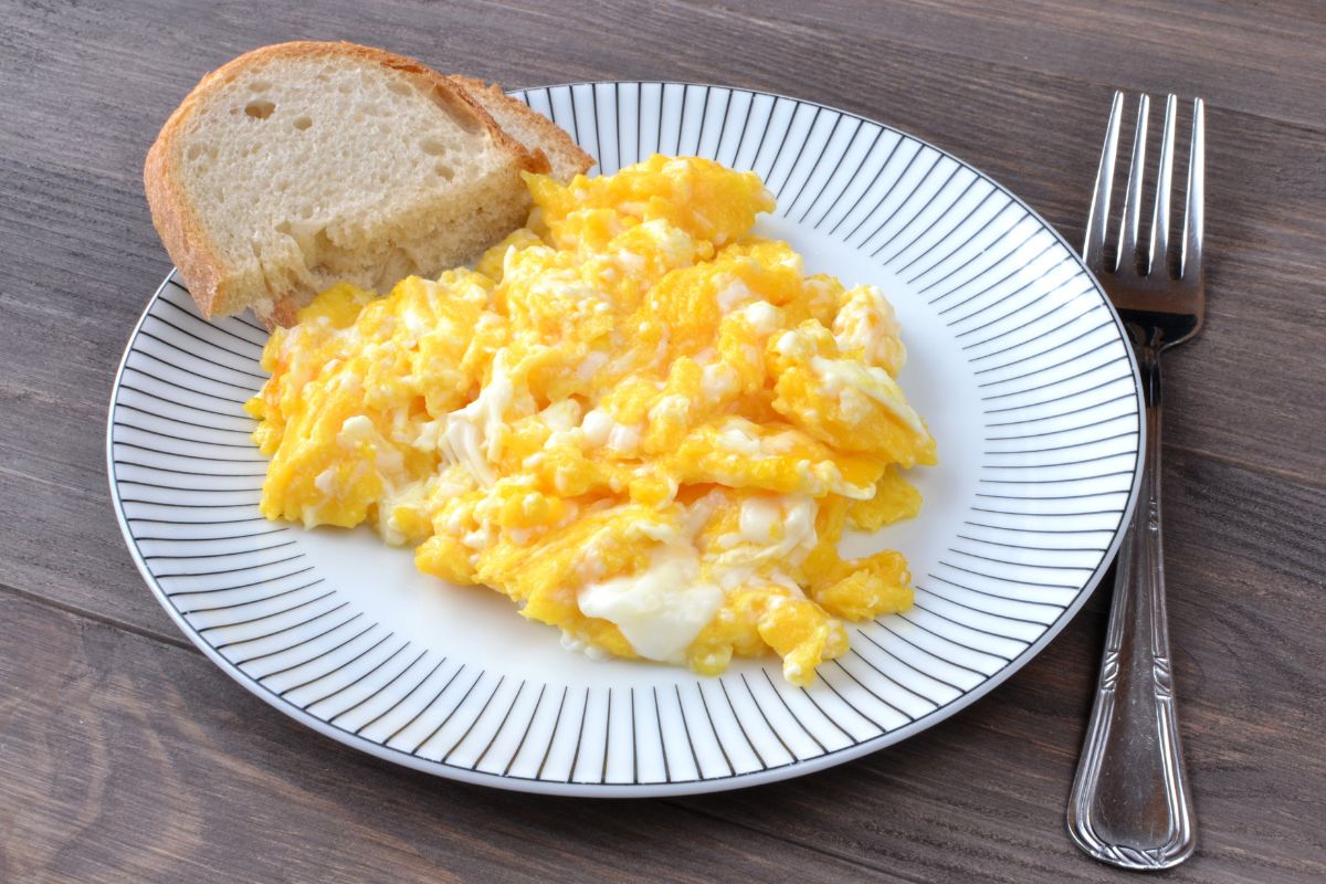 Stačí pridať 1 čajovú lyžičku na 1 vajce. Vajcia budú krémové a nadýchané.