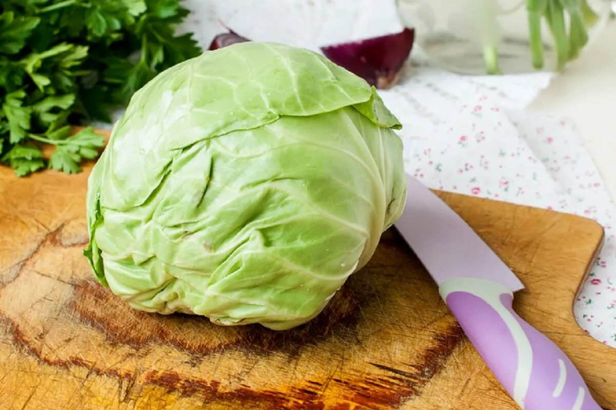 Môj priateľ mi ukázal, ako rýchlo nakrájať kapustu na tenké prúžky bez noža a mixéra.