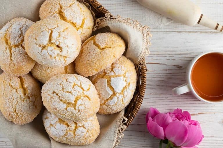 Tvaroh, maslo a štipka jedlej sódy – to je všetko, čo potrebujete na prípravu chrumkavých a vzdušných sušienok za 5 minút.