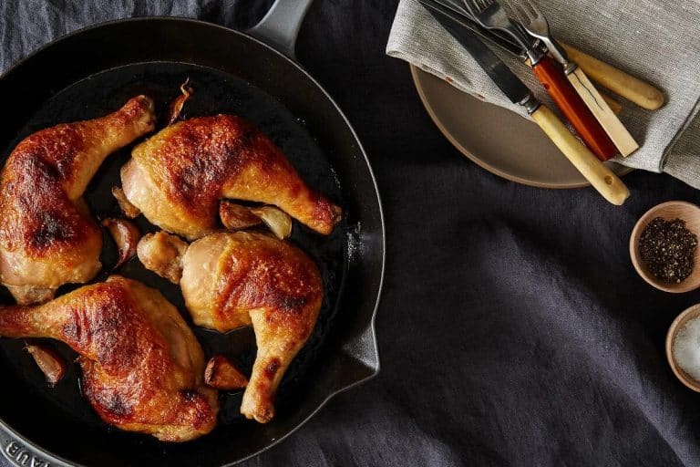 Marinujem kuracie stehná a pečiem ich týmto spôsobom. Koža je taká chrumkavá, že to počuje aj sused, a mäso je šťavnaté a jemné.