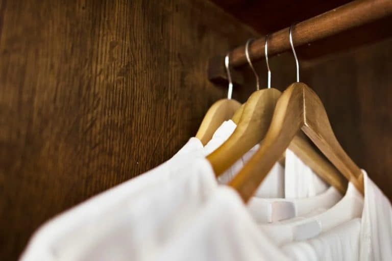 5 dôvodov, prečo by ste mali zavesiť vešiak v kuchyni