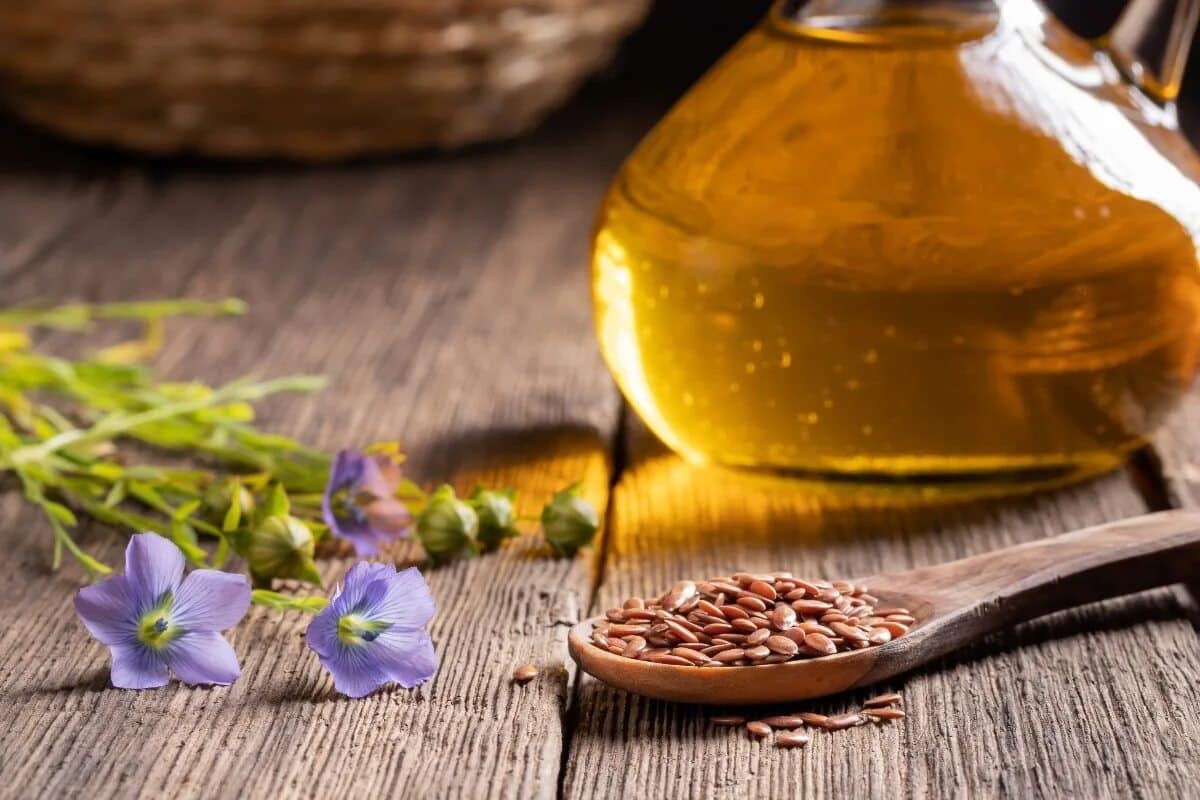 Slovenský zdravý tuk je nasýtenejší ako olivový olej. Najviac sa hodí k sleďom a šalátom.