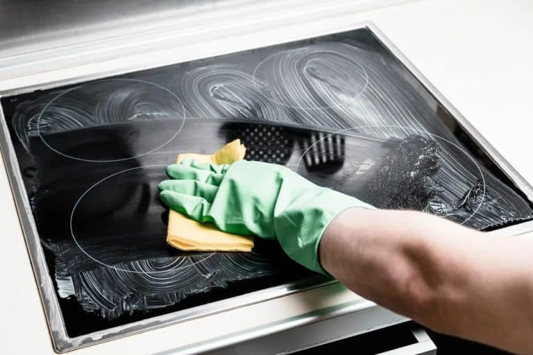 Ako odstrániť škrabance z indukčnej varná dosky? Pomôže vám tento kozmetický produkt