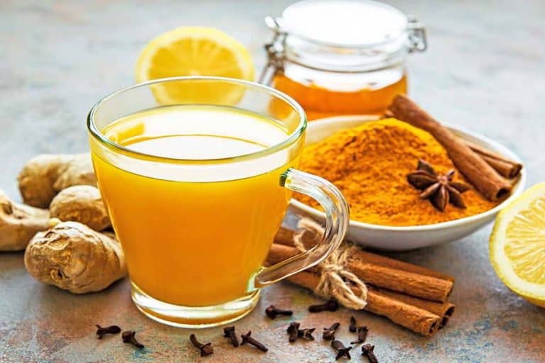 Najprv pohár teplej vody, potom žltý shot. Pečeň sa regeneruje, metabolizmus sa zrýchľuje, imunita rastie