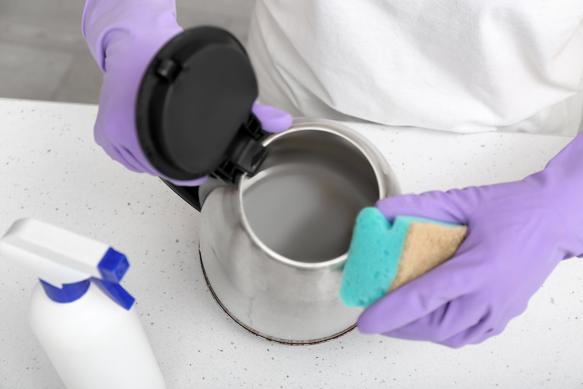 Ani ocot, ani citrón: najlepší spôsob, ako odstrániť vodný kameň z elektrickej kanvice