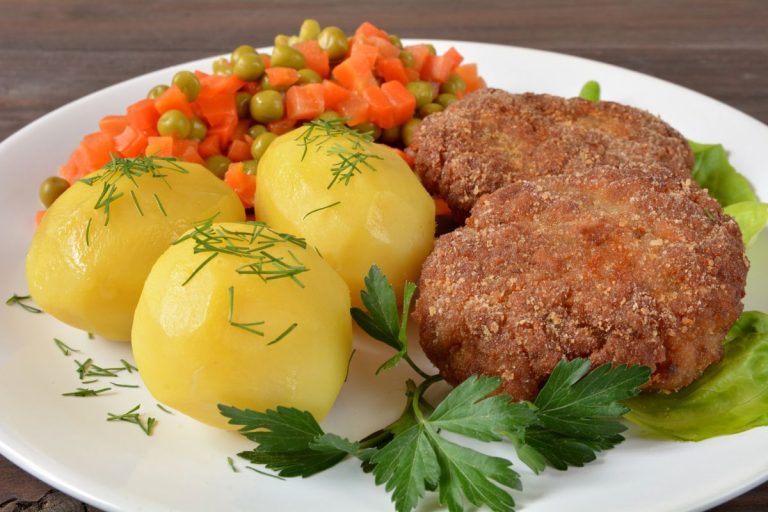 Klasické kotlety sú nudné. Teraz pridávam superzdravú zeleninu a sú šťavnaté ako nikdy predtým.