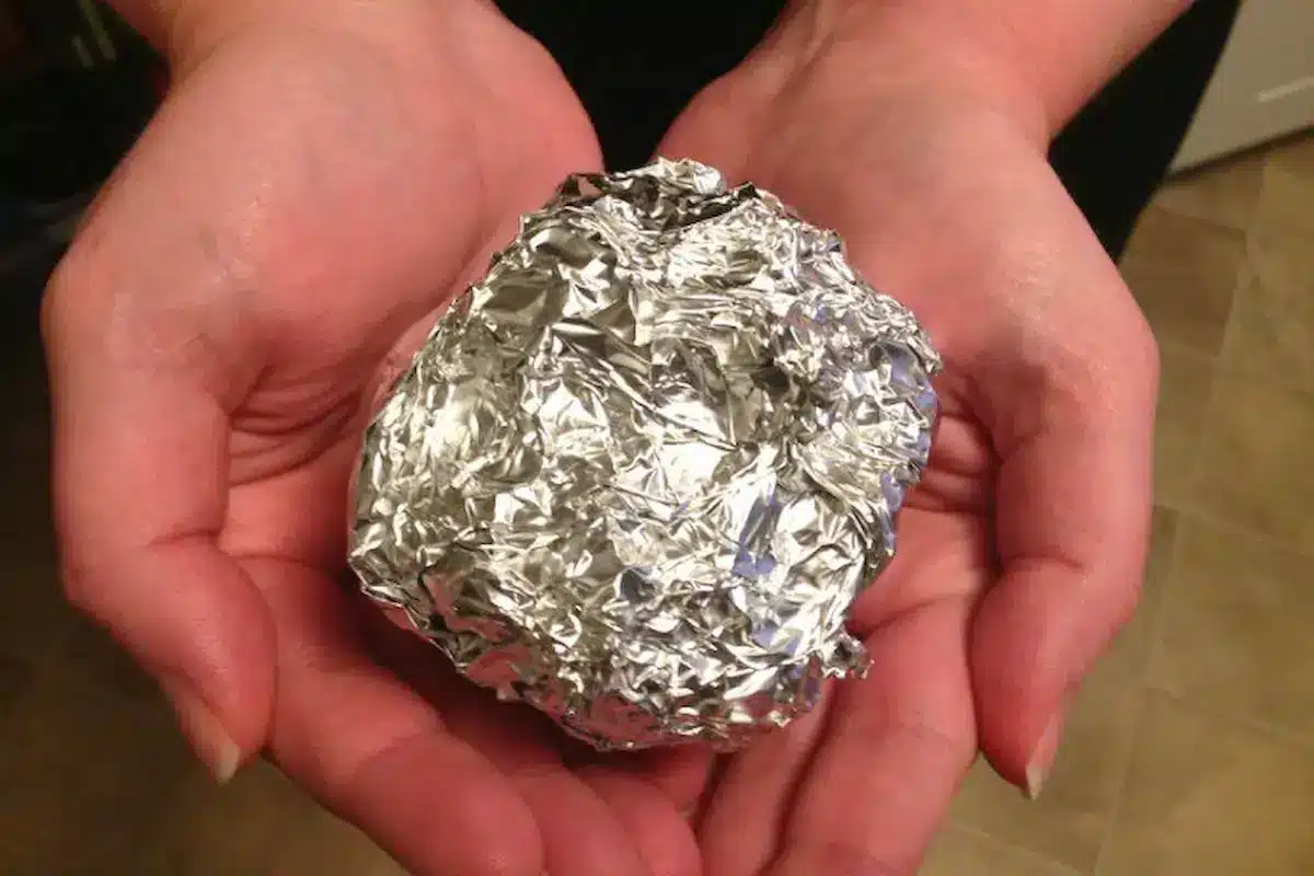 Zavarte vodu a vhoďte do nej guličky. V&yacute;sledok v&aacute;s pote&scaron;&iacute;.