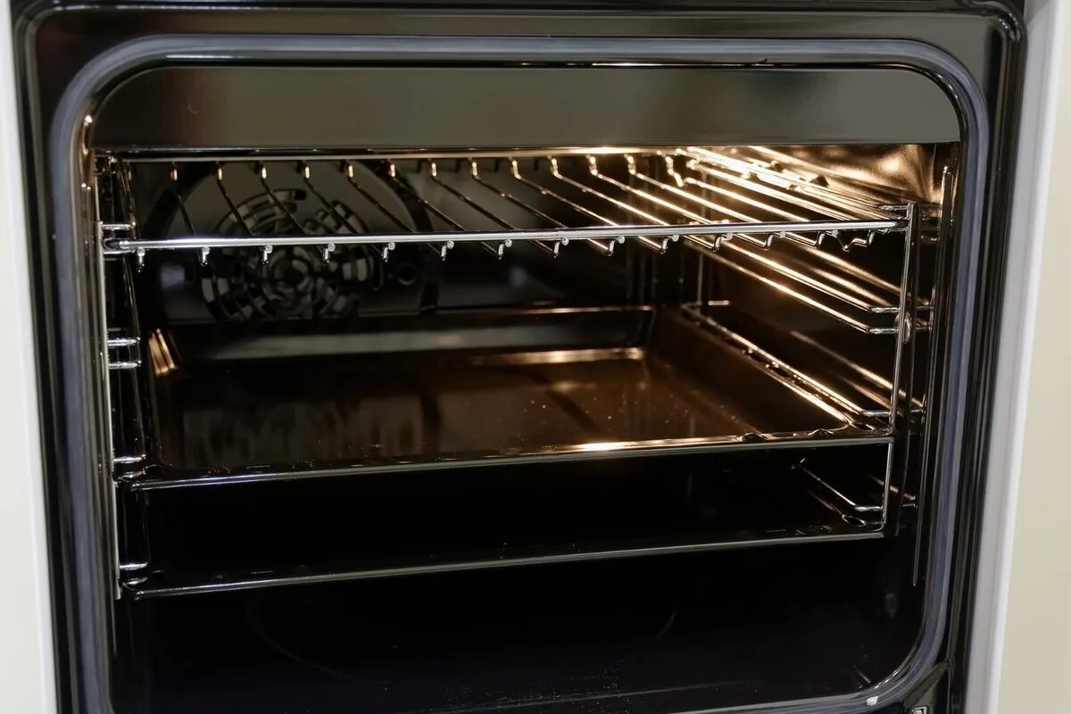 Vložte použitý a vysušený čajový sáčok do vypnutého rúry: načo to je potrebné a kedy to robiť