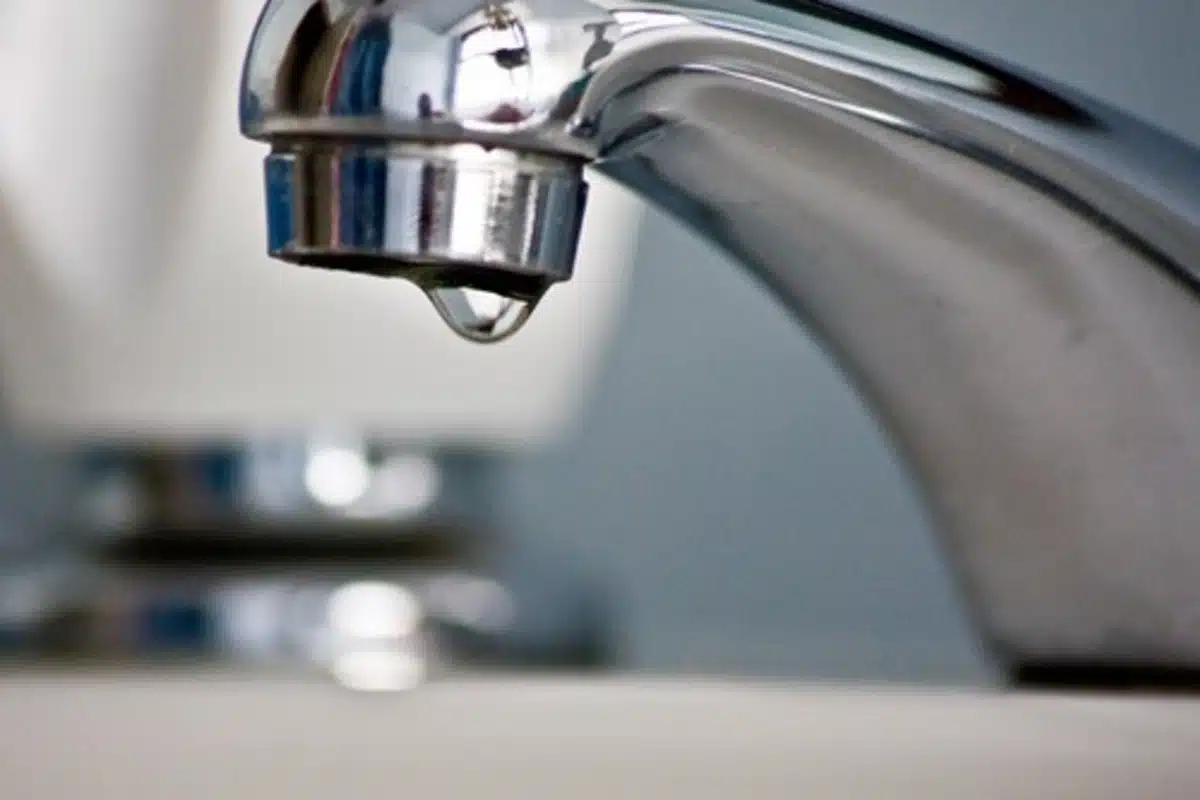 Ako odstrániť vodný kameň z kuchynského batérie: metóda, ktorá funguje