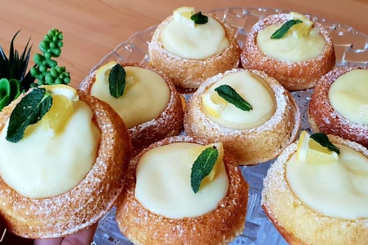 Ako posypať drobné koláčiky posýpkou, aby sa nerozsypala všade? Pomôže vám malý trik.