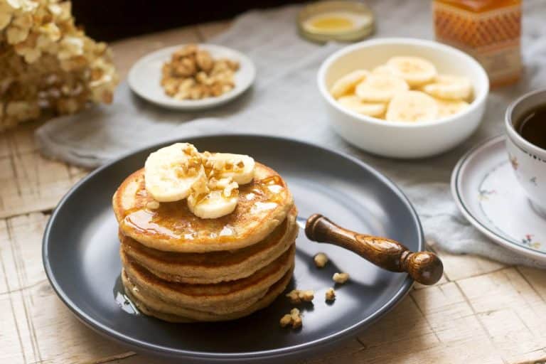 Ovsené palacinky s banánom zo 4 ingrediencií – zdravé raňajky, ktoré si zamilujete na prvý pohľad