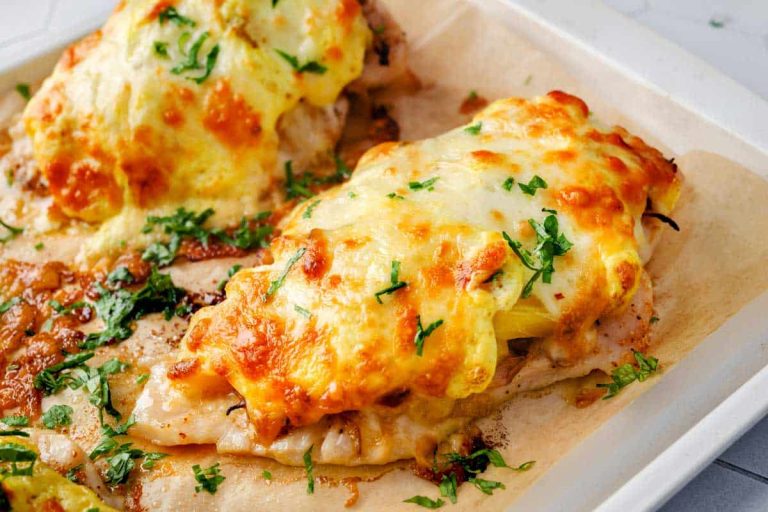 Pečené prezidentské kotlety s šampiňónmi: luxusný obed z jedného plechu