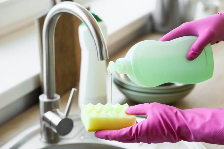 Ako ušetriť na prostriedkoch na umývanie riadu. Jednoduchý spôsob, ako ušetriť peniaze.