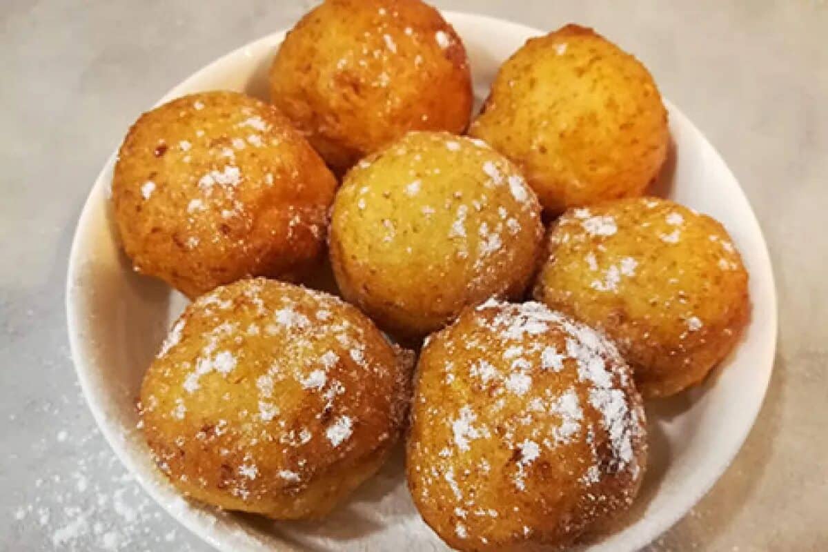 Najjemnej&scaron;ie jablkov&eacute; knedle z dvoch ingredienci&iacute;. Stač&iacute; m&uacute;ka a jablk&aacute;