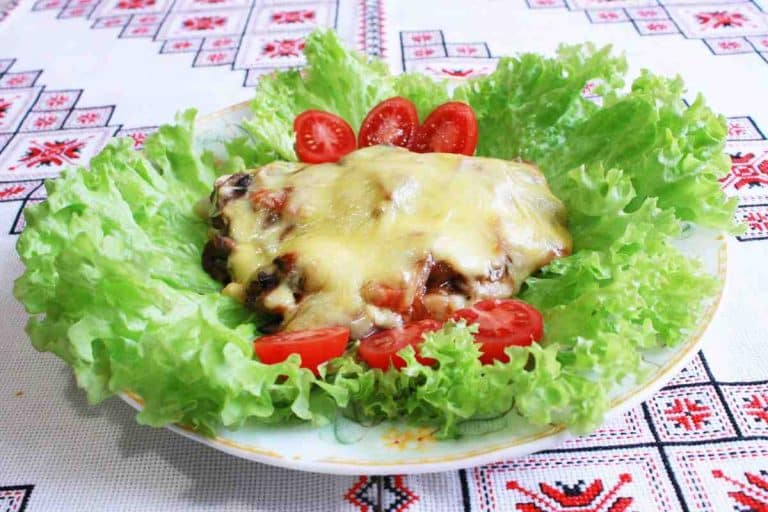 Gorská kotleta – pečená bravčová panenka s hubami a syrom, ako v pube