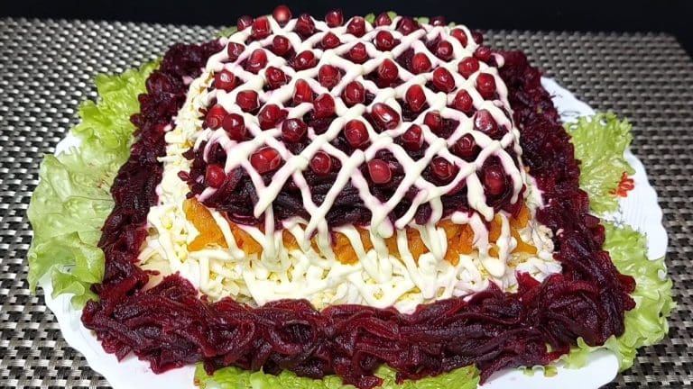 Salát „Hürrem“ – jednoduchý, ale luxusný: 5 chutných vrstiev – a kráľovská večera na 8. marca je hotová
